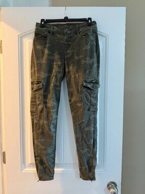 American Eagle Curvy High Rise Cargo Jeggings (Camo)